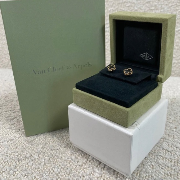 Authentic Van Cleef & Arpels Sweet Alhambra earstuds 18K Yellow Gold, Onyx - Picture 2 of 7